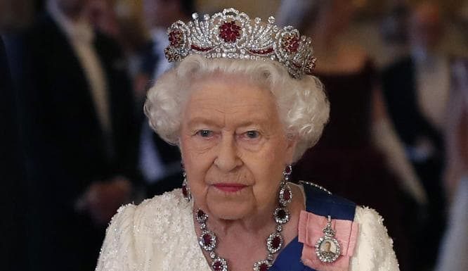 Was The Queen throwing shade with her choice of tiara at the Trump state banquet?