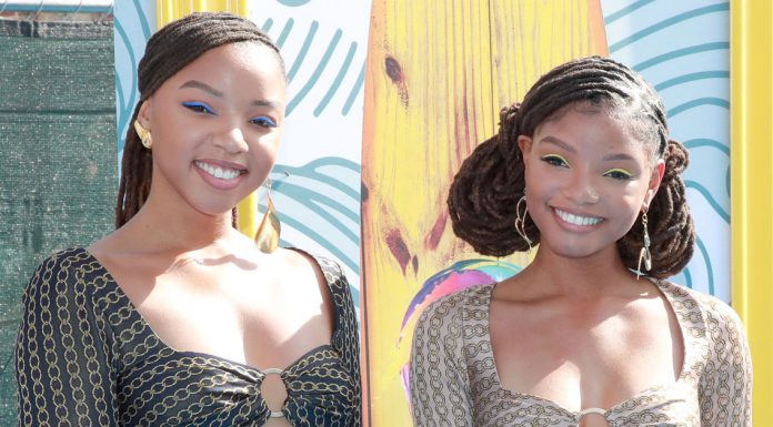 Chloe and Halle Bailey’s makeup artist broke down the sisters’ Euphoria-inspired eye makeup look from the Teen Choice Awards
