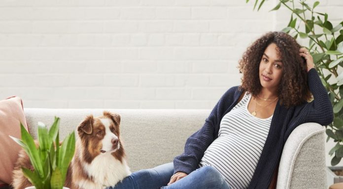 Save money on your maternity clothes by renting them instead