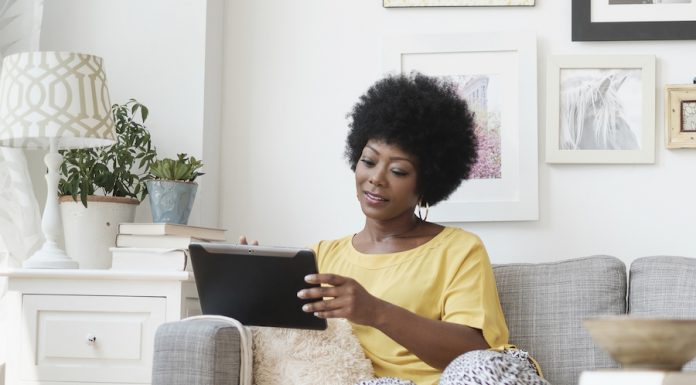 This app lets you get thousands of e-books and audio books for free